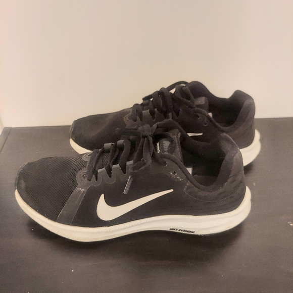Nike Downshifter 8 Running Shoes Sneakers Black size 5.5 - Picture 5 of 9
